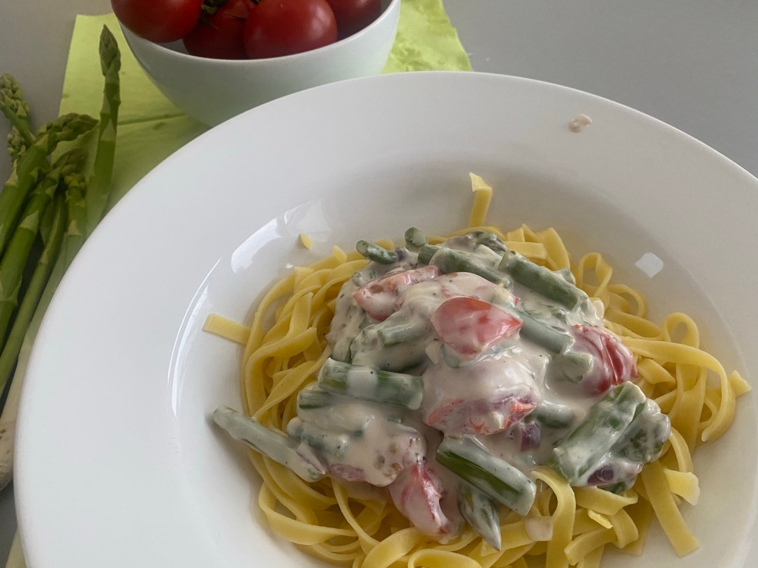 Pasta mit Spargel und&nbsp;Tomaten