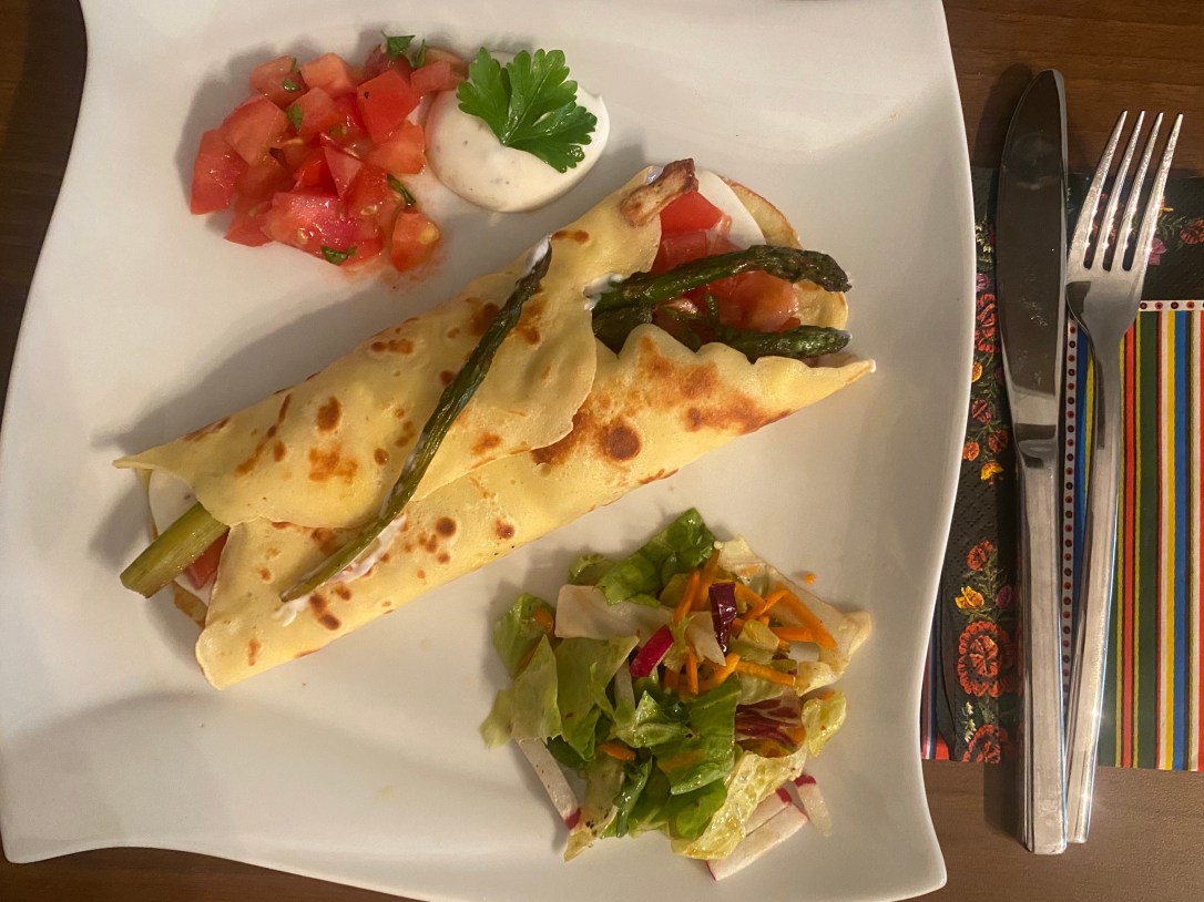 Spargelcrepes mit Tomaten &&nbsp;Frischkäse