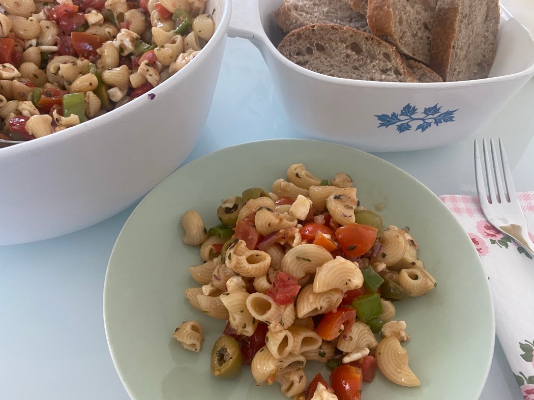 mediterraner Nudelsalat