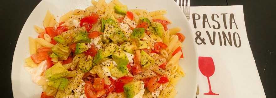 Pasta avocado é mozzarella