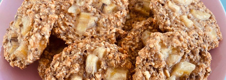 Frühstück - Cookies, Haferflocken, Joghurt, Chiasamen, gesund