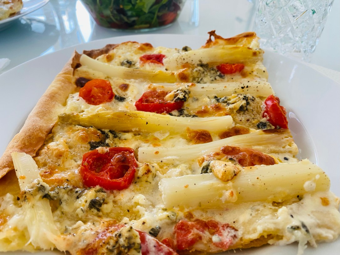 Flammkuchen mit Spargel und&nbsp;Gorgonzola