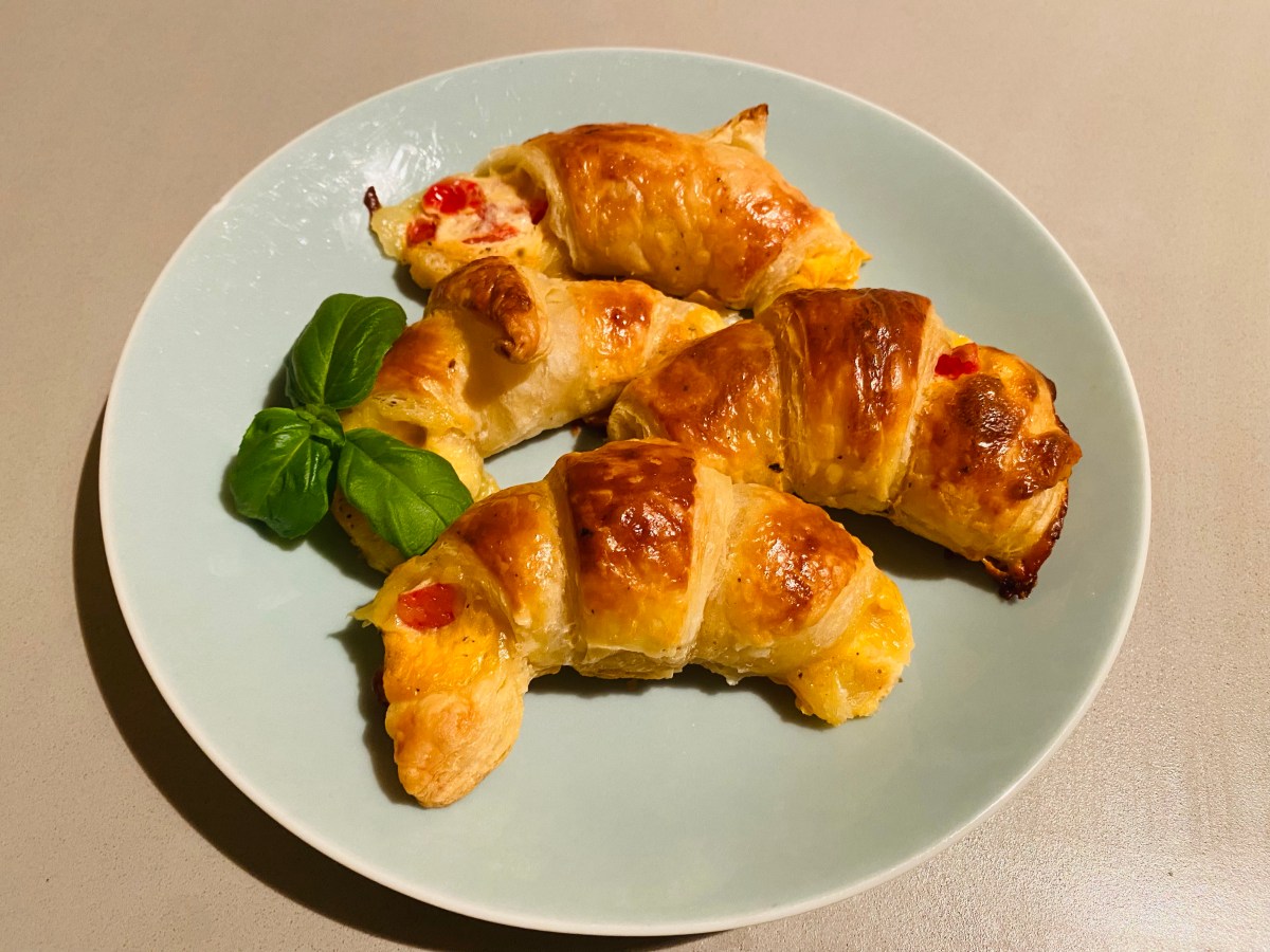 Pikant gefüllte Blätterteig –&nbsp;Kipferl